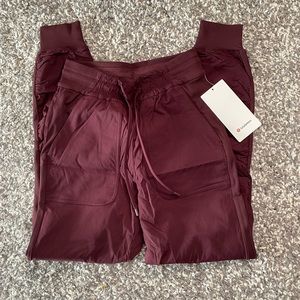 ⭐️NWT lululemon dance studio jogger size 4